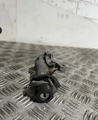 Volkswagen PASSAT B5.5 Ignition lock 4B0905851C