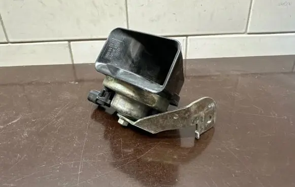 Volvo V40 Horn signal 31283384
