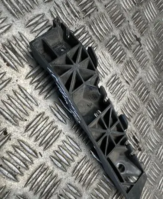 Front bumper mounting bracket