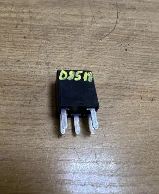 Chrysler 300C Other relay 05269988AA D8518