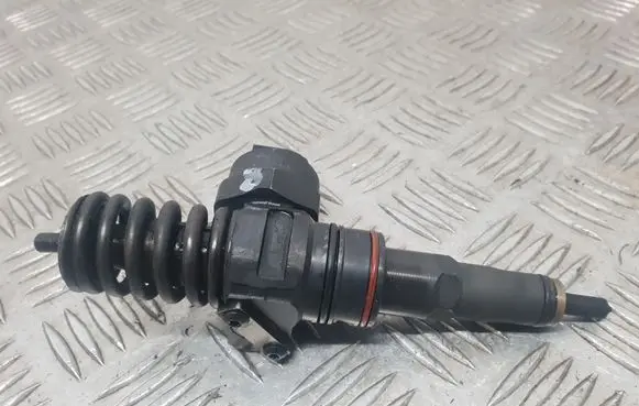 Skoda Fabia Mk1 (6Y) Fuel injector 038130073J