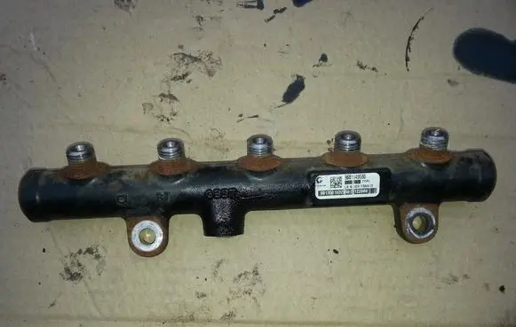 Ford Kuga I Fuel main line pipe