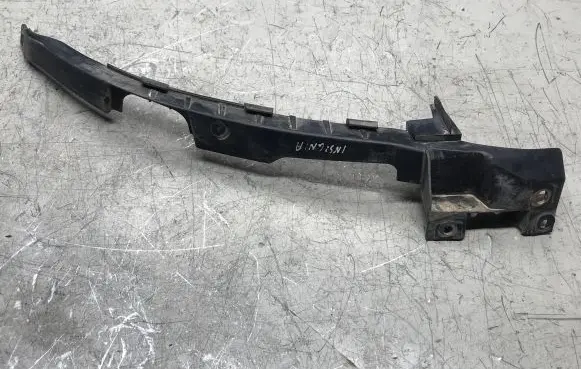 Opel Insignia A Front bumper mounting bracket 13250571