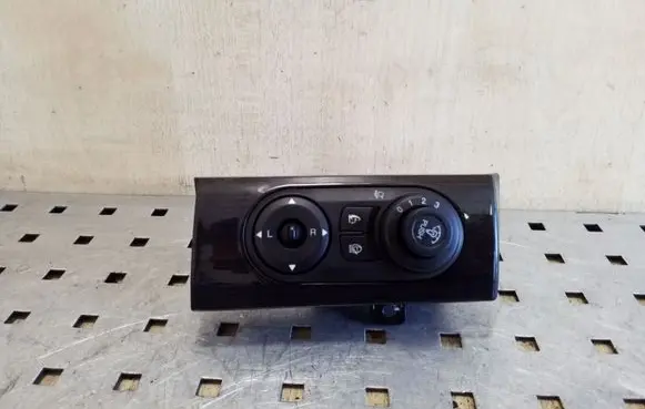 Chevrolet Captiva Wing mirror switch
