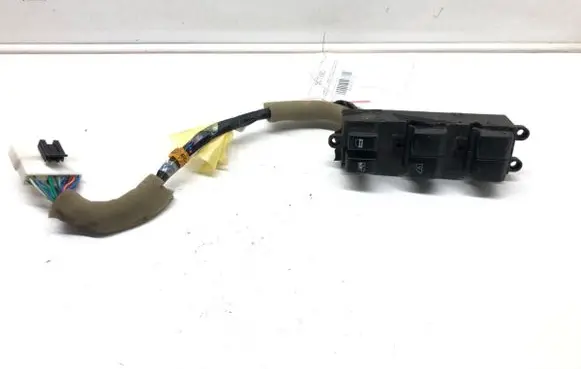 Subaru Legacy Electric window control switch 157525