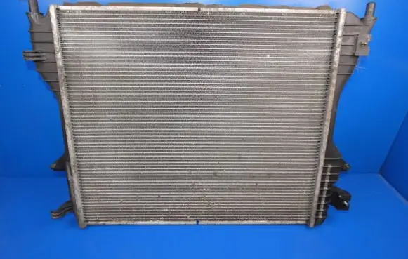 Jaguar XJ X351 Coolant radiator