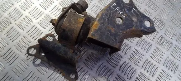 Mazda 323 F Engine mount bracket