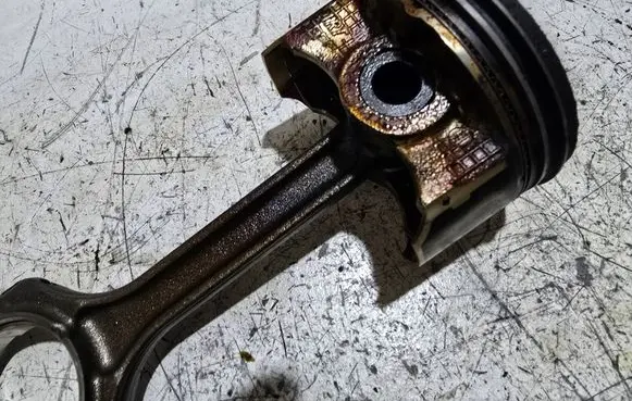 Mitsubishi Space Star Piston with connecting rod 