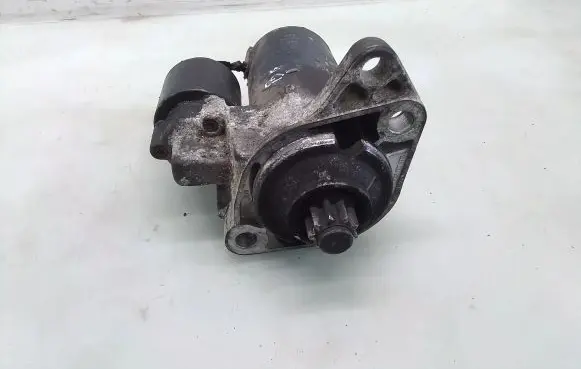 Volkswagen Golf IV Starter motor 020911023F
