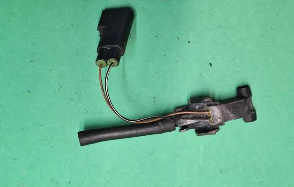 Windshield washer spray nozzle