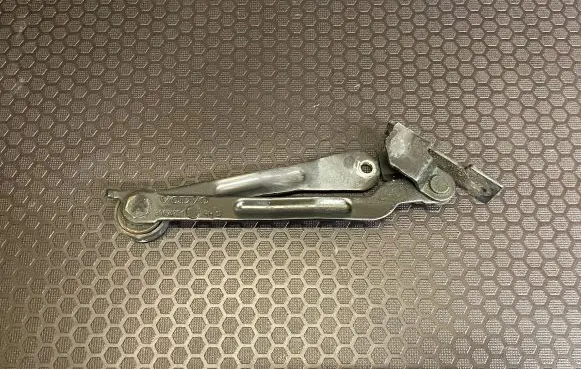 Volvo XC90 Tailgate/trunk/boot hinge 30674751