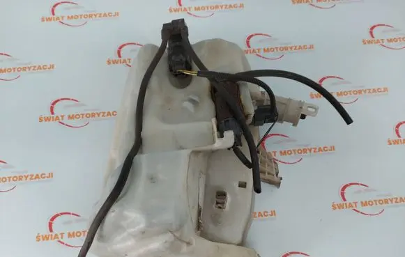 Volvo C30 Windshield washer fluid reservoir/tank 31333481