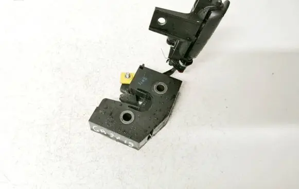 Saab 9-5 Seat back rest lock catch 194005150