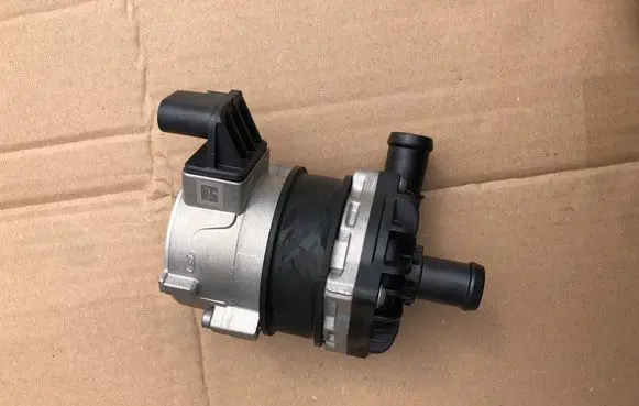 Audi Q7 4M Water pump 4M0965567C