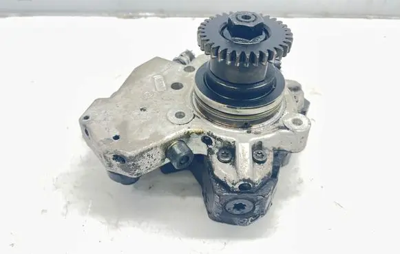 Mercedes-Benz CLS C219 Fuel injection high pressure pump A6420700201