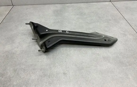 Audi Q5 SQ5 8R Fender mounting bracket 8R0821136