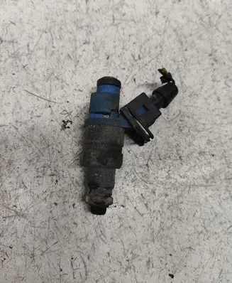 Volkswagen PASSAT B5 Fuel injector 06B133551
