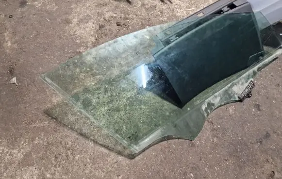 Hyundai i40 Front door window glass four-door