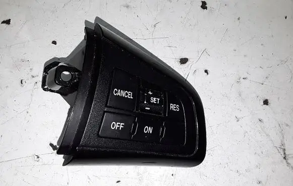 Mazda 6 Steering wheel buttons/switches 75B979