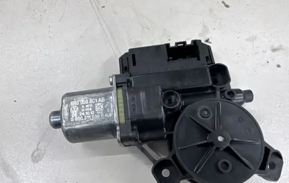 Volkswagen Polo V 6R Front door window regulator with motor 6R0959801AB DE241012 850311038