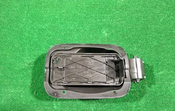 Audi A4 S4 B9 8W Fuel tank cap 8W0809906