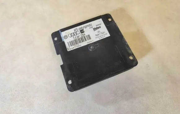 Volkswagen Jetta VI Headlight ballast module Xenon 7L6941329A