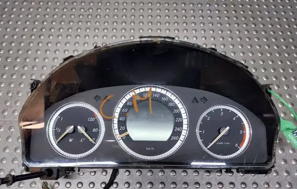 Mercedes-Benz C W204 Speedometer (instrument cluster) S26380756 A2045403048