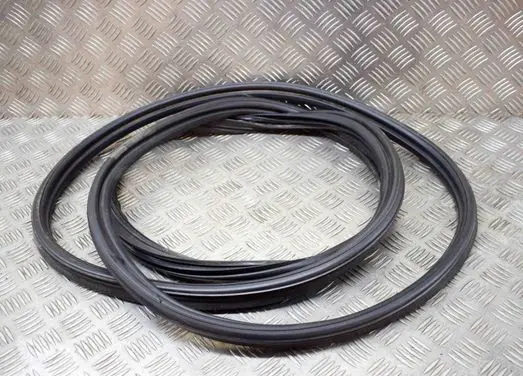 BMW X6 F16 Trunk rubber seal (body) 7454915