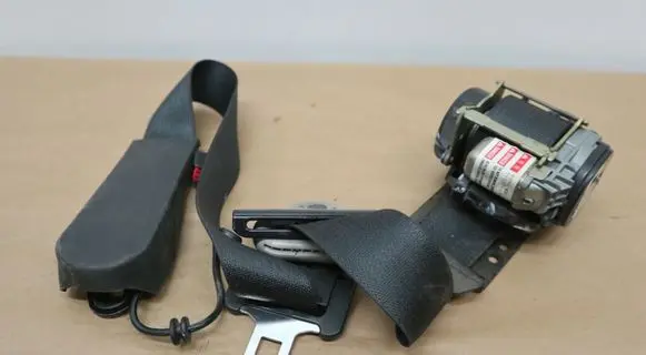 Chrysler Pacifica Front seatbelt 685000D