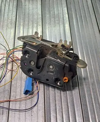 Mercedes-Benz Vaneo W414 Rear door lock A4147300335