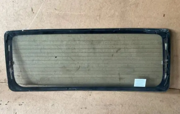 Mitsubishi Pajero Rear windscreen/windshield window 
