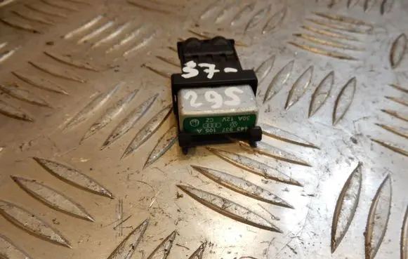 Audi A4 S4 B7 8E 8H Current control relay 443937105A 37295