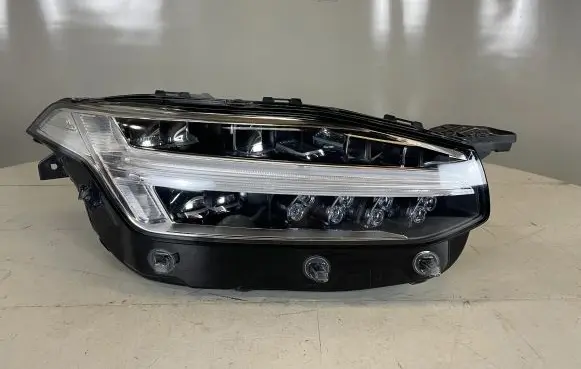 Volvo XC90 Headlight/headlamp 32228303