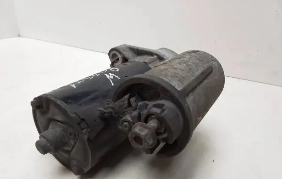 Volkswagen PASSAT B5.5 Starter motor 893911295