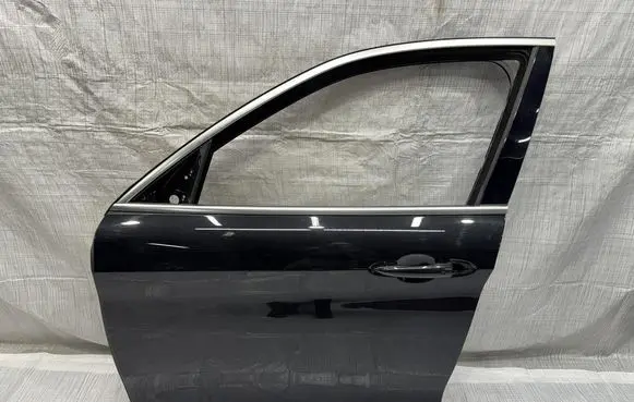 Alfa Romeo Stelvio Front door