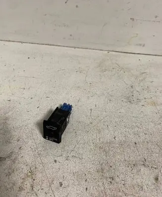 Lexus RX 450H Tailgate opening switch 15A257