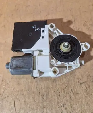 Audi A3 S3 8P Front door window regulator motor 8P0959802H S006060014C 63273