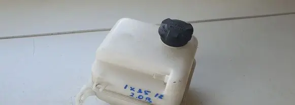 Hyundai ix35 Coolant expansion tank/reservoir