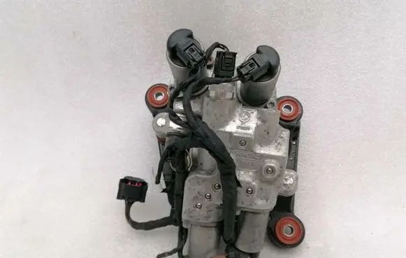 BMW 7 F01 F02 F03 F04 Air suspension compressor 6775258