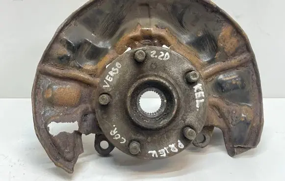Toyota Corolla Verso E121 Front wheel hub