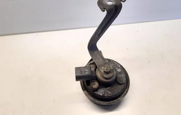 Volkswagen PASSAT B6 Horn signal A28657625