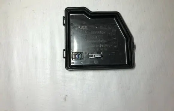 Lexus RX 450H Fuse box cover 8266248300