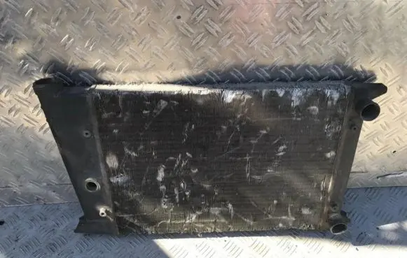 Volkswagen Jetta I Coolant radiator 171121253