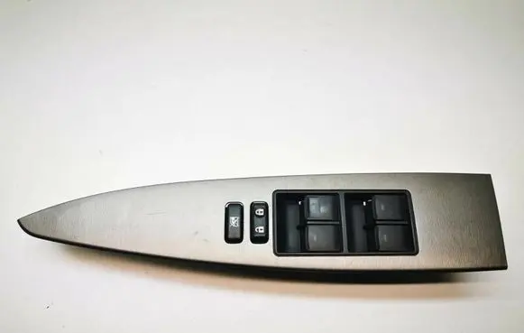 Toyota Corolla Verso AR10 Front door window switch trim 7423105210 7423205200 8404005040