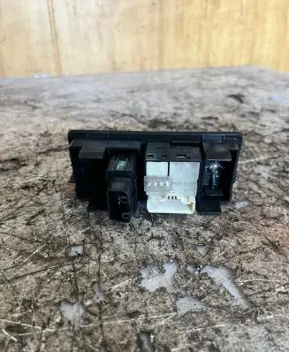 Wing mirror switch