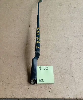 Volkswagen Golf IV Front wiper blade arm 1J1955409
