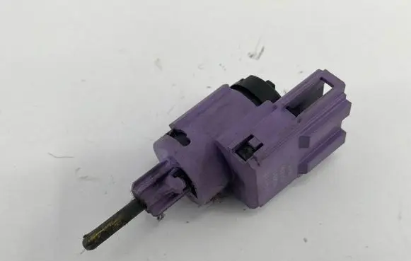 Volkswagen Touareg I Brake pedal sensor switch 1J0945511E
