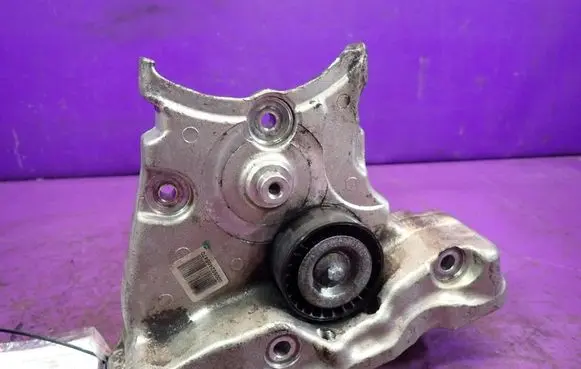 Engine mounting bracket