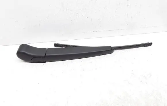 Rear wiper blade arm