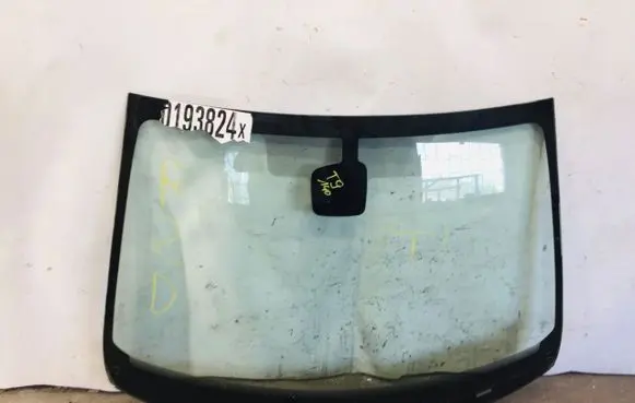 Peugeot 308 Front windscreen/windshield window 